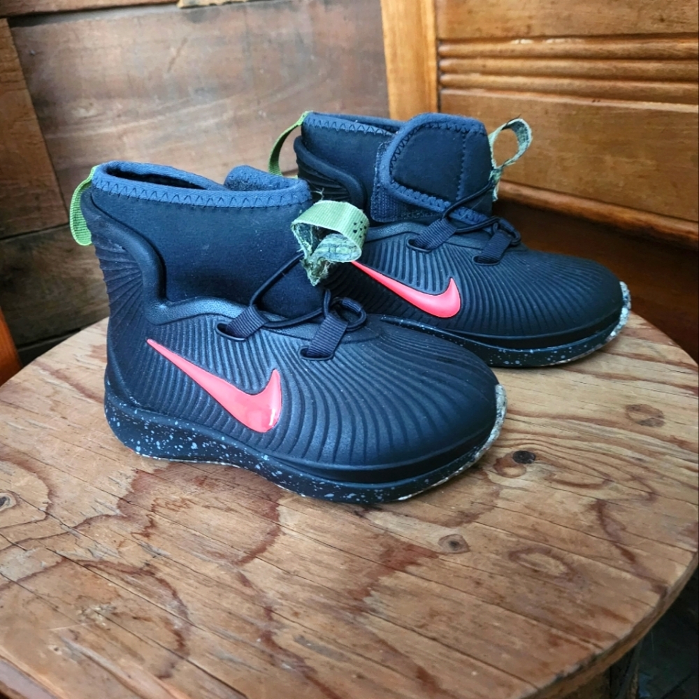 NIKE KIDS BINZIE SNEAKER BOOT/ SHOE-SIZE 7C - Picture 2 of 8